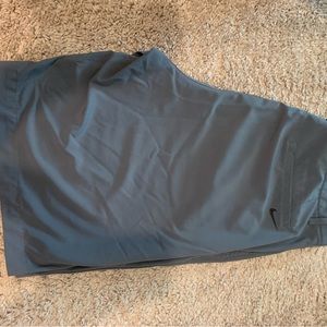 Mens size 36 Nike golf shorts